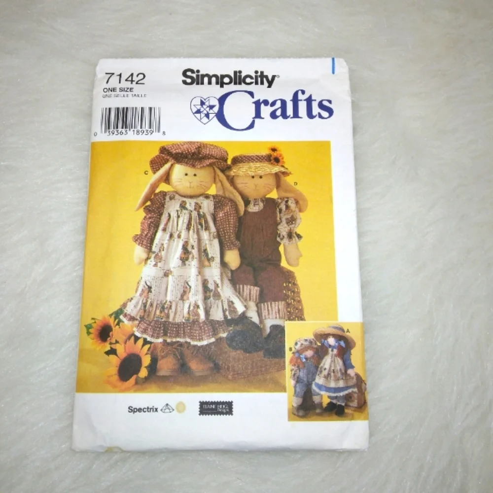 Simplicity 7142 Rag Dolls or Bunny dolls with clothing, 24